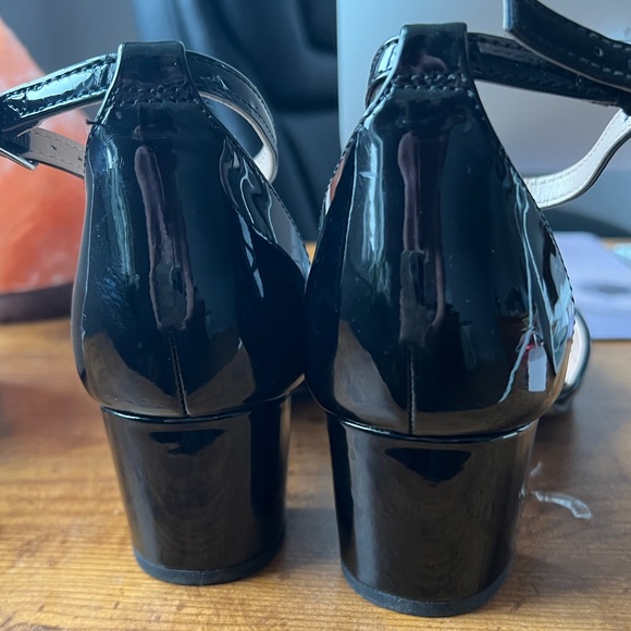 GIRLS black Patten dress shoes Size 4 - Picture 3 of 5